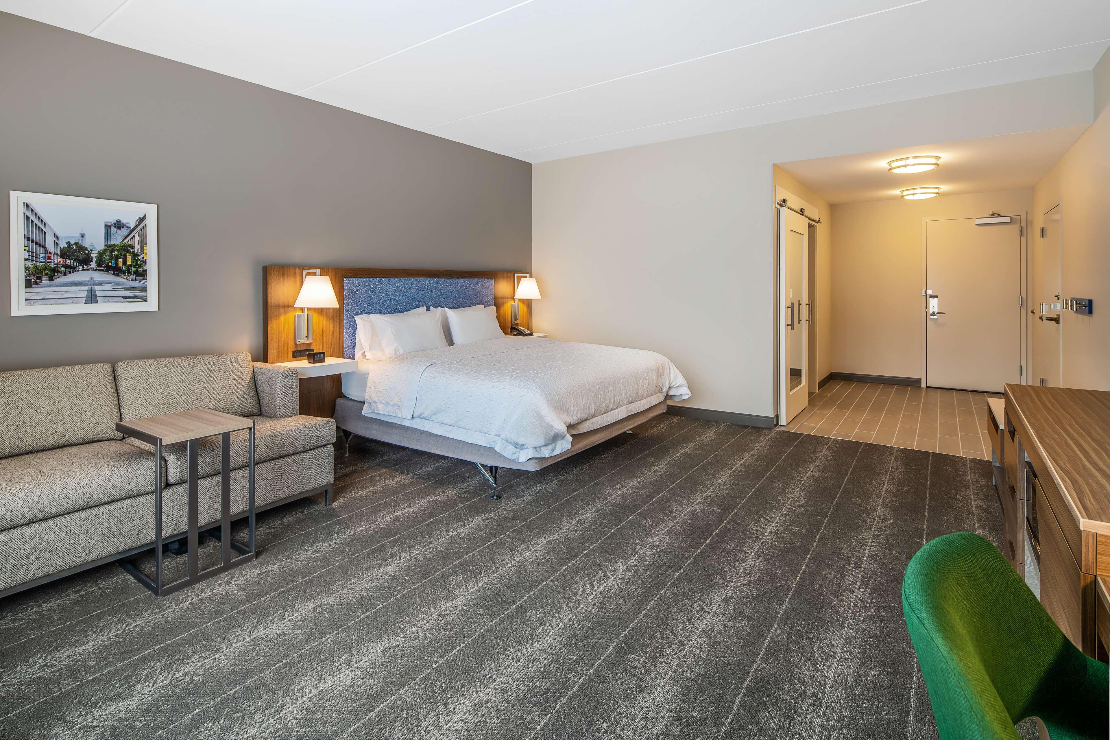Hampton Inn&Suites Raleigh Midtown, NC Exterior foto